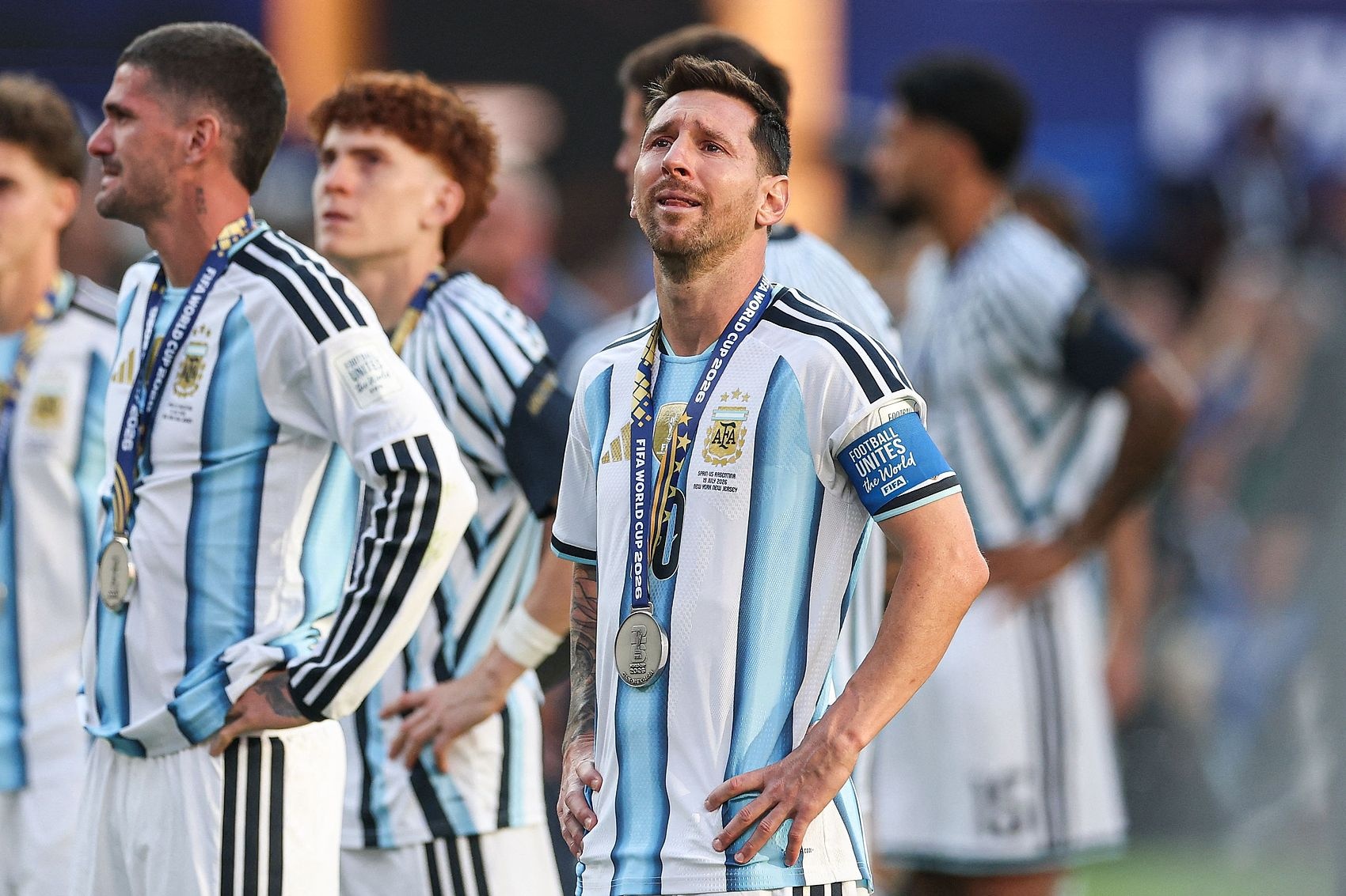 梅西：这伤口很难愈合；C罗点赞FIFA送冠军阴谋论；帕雷德斯红牌被删